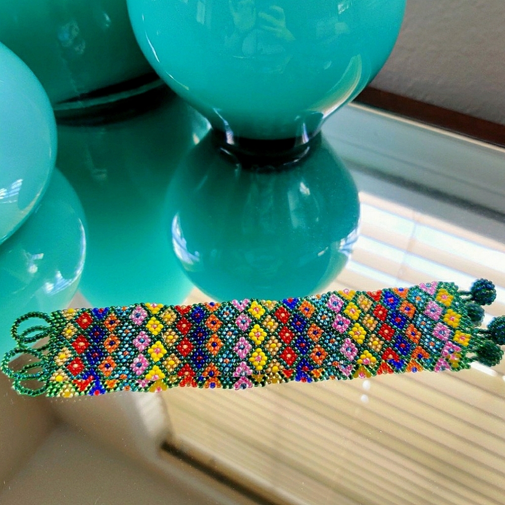 Rainbow patterned venician beaded bracelet